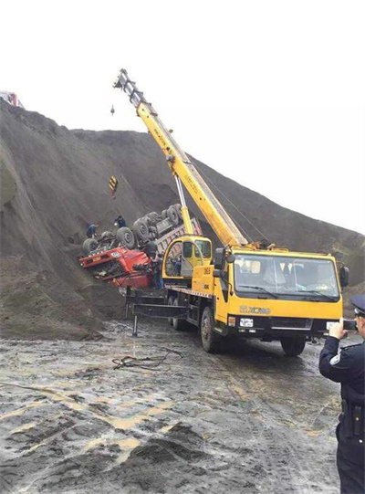 平原上犹道路救援